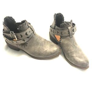 Grey rampage booties- sz 6.
